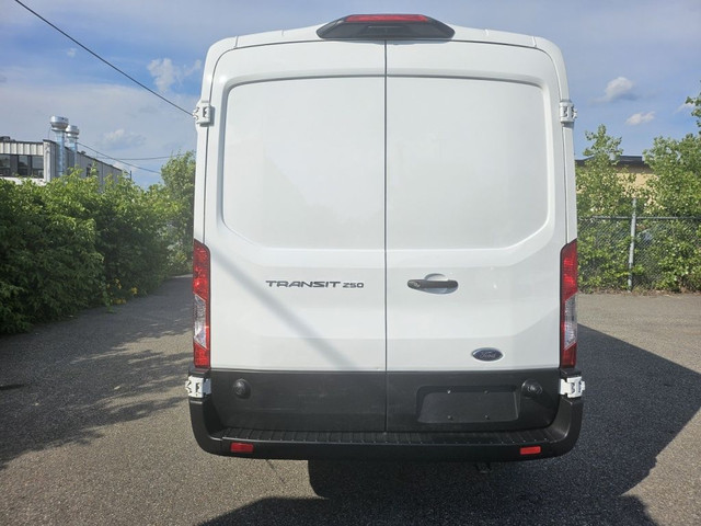 2024 Ford Transit Cargo Van 250 Toit Moyen 148 $211/Semaine in Cars & Trucks in City of Montréal - Image 4