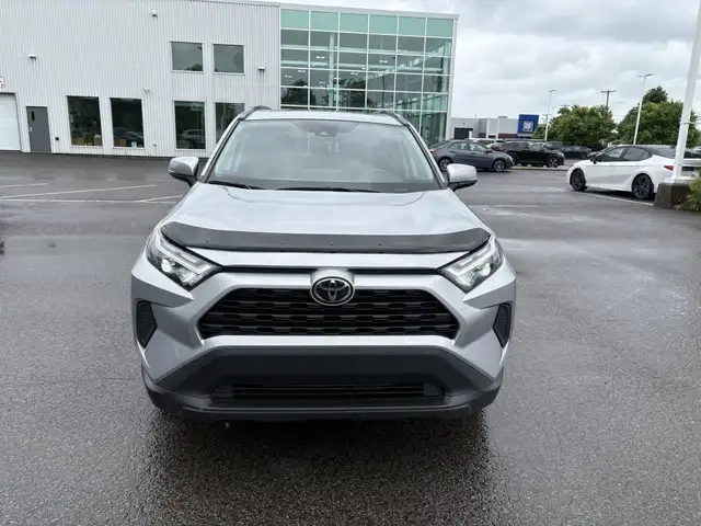 Toyota RAV4 XLE 2022 AWD - BAS MILLAGE - in Cars & Trucks in Québec City - Image 4