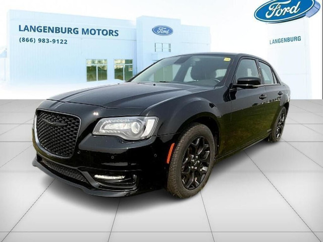 2022 Chrysler 300 Touring L in Cars & Trucks in Regina