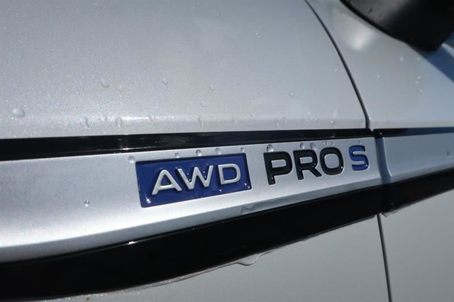 Volkswagen ID.4 Pro AWD Statement 2023 in Cars & Trucks in Lévis - Image 2