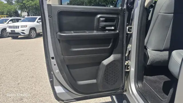 2019 RAM 1500 Classic ST dans Autos et camions dans London - Image 18