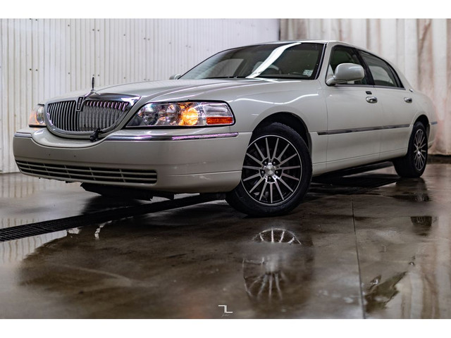 2005 Lincoln Town Car Leather Heated Seats in Cars & Trucks in Grande Prairie - Image 4