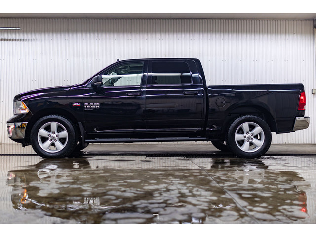 2022 Ram 1500 Classic 4x4 Crew Cab SLT Nav Roof BCam in Cars & Trucks in Calgary - Image 3