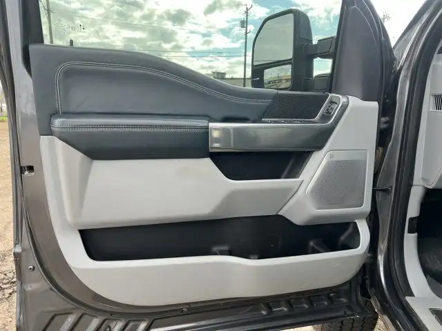 2023 Ford Super Duty F-350 SRW Limited CrewCab 160 | MoonRoof dans Autos et camions dans Ville d’Edmonton - Image 7