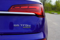 This 2022 Audi Q5e Prestige is a stylish and reliable SUV with impressive features like Navigation,... (image 9)