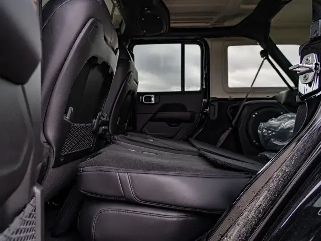 2025 Jeep Wrangler Sahara in Cars & Trucks in Barrie - Image 32