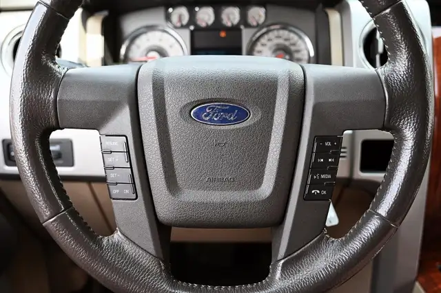 2010 Ford F-150 LARIAT + SUPERCREW + 4 X 4 + 81312 KM LARIAT SUP in Cars & Trucks in Longueuil / South Shore - Image 18