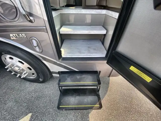 2023 Thor Motor Coach Aria 3401 in RVs & Motorhomes in Abbotsford - Image 38