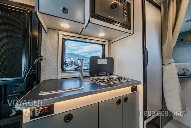 2025 Winnebago Ekko 22A AWD POP-TOP in RVs & Motorhomes in Kelowna - Image 9