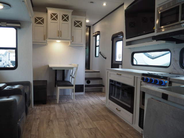 Keystone RV Astoria 2943BH - BEING SOLD AT COST! in Travel Trailers & Campers in Kitchener / Waterloo - Image 4
