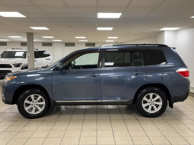 2011 Toyota Highlander V6 in Cars & Trucks in Calgary - Image 3