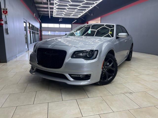 2022 Chrysler 300 in Cars & Trucks in Edmonton - Image 2