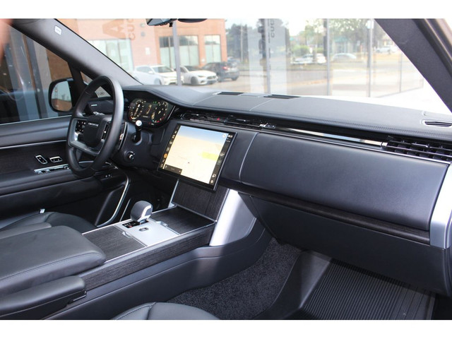 2024 Land Rover Range Rover \"7 PASSENGERS\" - \"LONG WHEEL BASE in Cars & Trucks in City of Toronto - Image 4