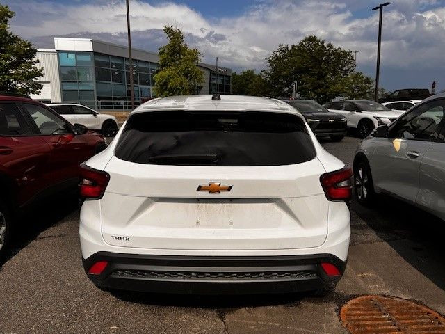 CHEVROLET TRAX LS LS Bluetooth, 2024 in Cars & Trucks in Longueuil / South Shore - Image 4