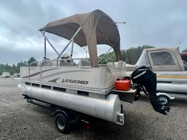 2009 16' Legend Pontoon 25HP 4-STROKE EFI in Powerboats & Motorboats in Peterborough - Image 3
