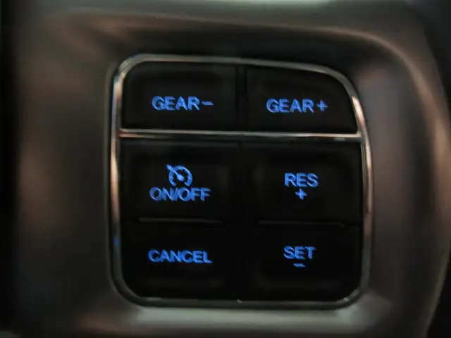 RAM 1500 CLASSIC 2022 SLT V8 5.7L HEMI 4X4 CREW-CAB BOITE 6'4" T in Cars & Trucks in Lévis - Image 32