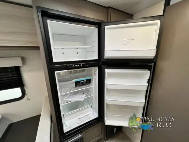 2023 KZ Escape E211RB Couples - Rear Bath in Travel Trailers & Campers in Moncton - Image 18