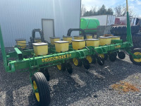 John Deere 7100 12 row soybean planter