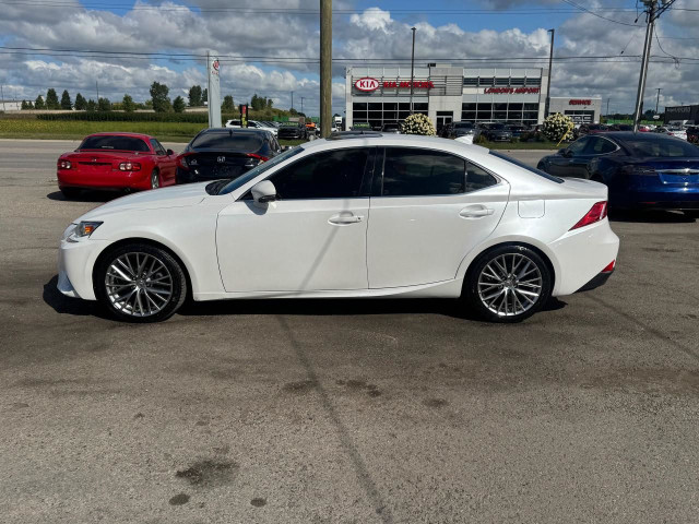 2016 Lexus IS 300 AWD, ONLY 117KMS, ONE OWNER, CERTIFIED in Cars & Trucks in London - Image 2