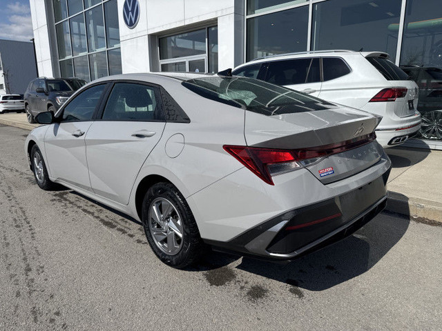 2024 HYUNDAI ELANTRA ESSENTIAL CARPLAY CAMERA SIEGES CHAUFF BLUE in Cars & Trucks in Laval / North Shore - Image 2