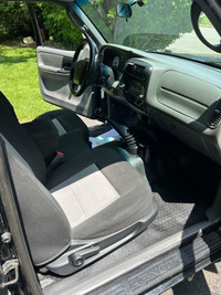 BLACK ON GREY CLOTH, 4.0L ENGINE, 5 SPEED MANUAL TRANSMISSION, NEW BATTERY, NEW BRAKES, DRIVES GREAT... (image 9)