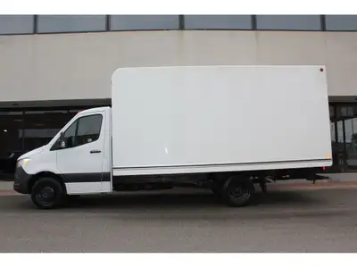 2019 MERCEDES SPRINTER 3500 -- 16 FT CUBE BOX WITH RAMP AND TOW PKG - FULL SIZE -- 3.0L V6 DIESEL EN...