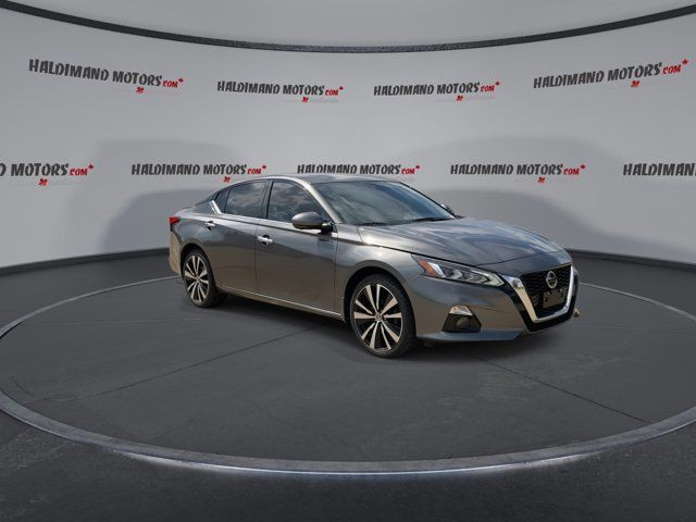 2019 Nissan Altima 2.5 Platinum in Cars & Trucks in Hamilton - Image 2