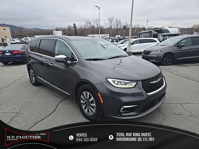 2022 Chrysler Pacifica Hybrid Limited in Cars & Trucks in Sherbrooke - Image 3