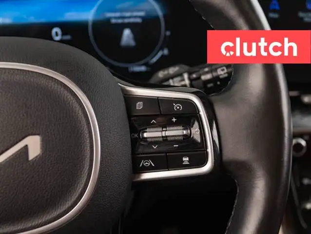 2022 Kia Carnival SX w/ Apple CarPlay & Android Auto, Rearview C dans Autos et camions dans Bedford - Image 35