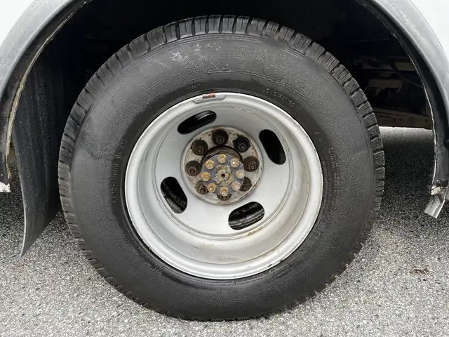 2019 Chevrolet Express 4500 22 Passenger Wheelchair Accessible S in Heavy Trucks in Delta/Surrey/Langley - Image 47