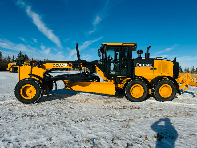 2014 DEERE 770GP GRADER  in Heavy Equipment in Calgary - Image 2