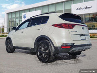 This Kia Sportage boasts a Regular Unleaded I-4 2.4 L/144 engine powering this Automatic transmissio... (image 2)