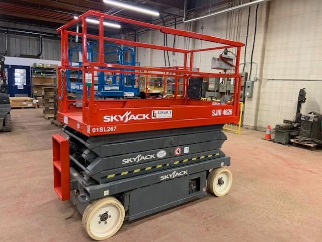 2015 Skyjack SJ4626 26' Slab Scissor Lift - Electric in Heavy Equipment in Edmonton