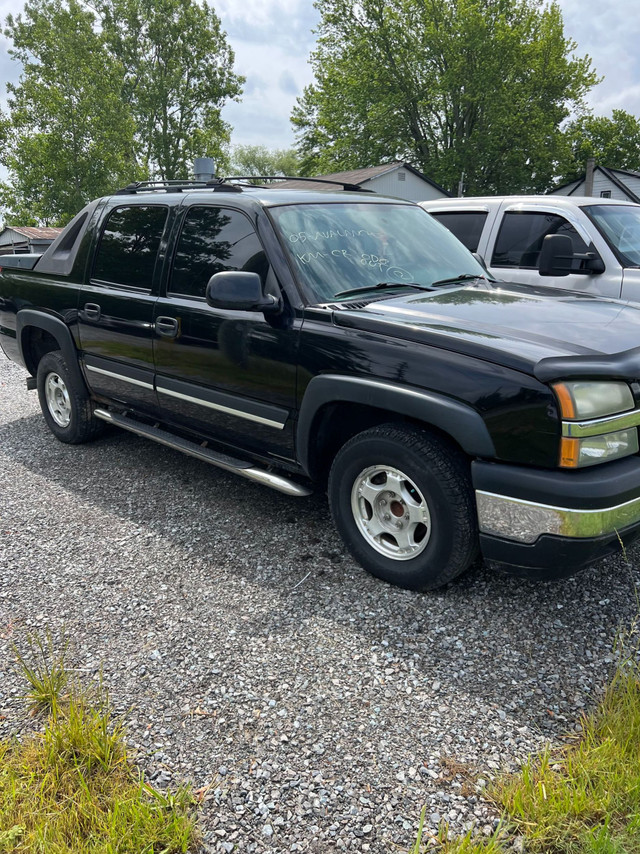 2005 Chevrolet Avalanche in Cars & Trucks in St. Catharines - Image 4
