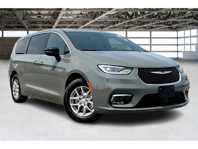 2025 Chrysler Pacifica Select in Cars & Trucks in Mississauga / Peel Region - Image 2
