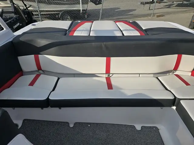 2013 Four Winns H200 SS 62.2HOURS FINANCING AVAILABLE in Powerboats & Motorboats in Saskatoon - Image 13