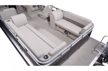 2023 Legend Q-Series LE 21 Lounge + 40 ELPT CT 4S Merc in Powerboats & Motorboats in New Glasgow - Image 3