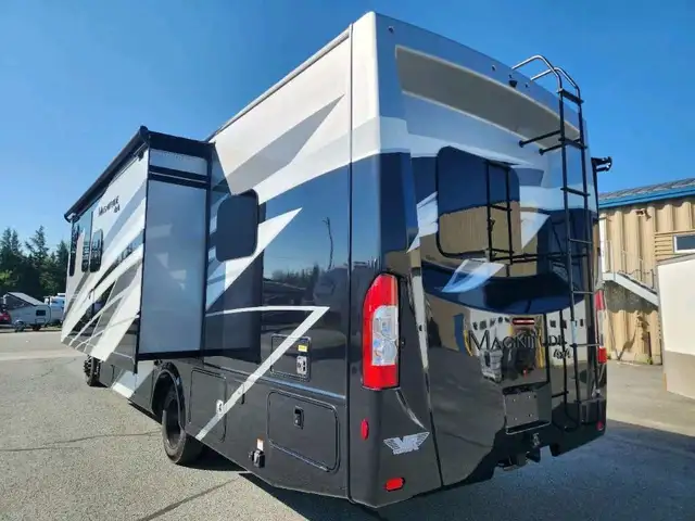 2025 Thor Magnitude XG32 Diesel 4x4 in RVs & Motorhomes in Thetford Mines - Image 10