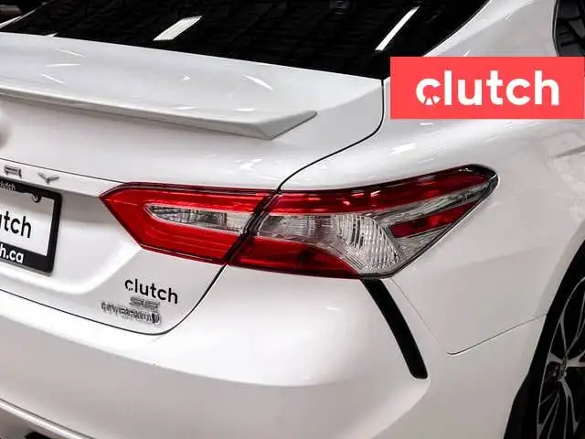 2020 Toyota Camry Hybrid SE w/ Apple CarPlay, Heated Front Seats dans Autos et camions dans Ottawa - Image 17