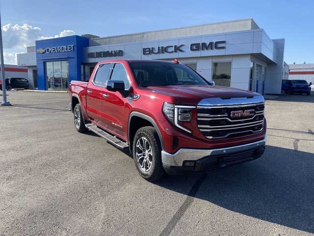 2024 GMC SIERRA 1500 SLT; 5.3L V8; 4WD; CREW CAB; LEATHER in Cars & Trucks in Red Deer