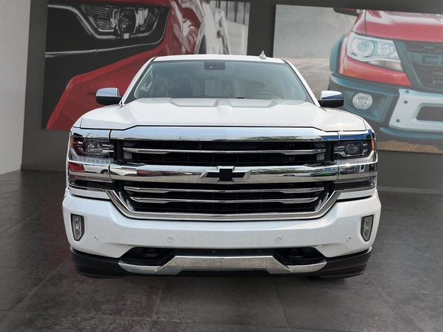 2017 Chevrolet Silverado 1500 HIGH COUNTRY CREW CAB 4WD | toit o in Cars & Trucks in Saint-Hyacinthe - Image 2