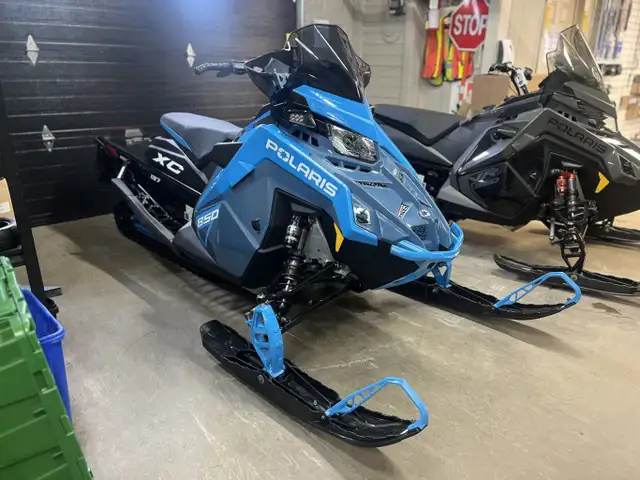 2024 Polaris 850 INDY XC 137 Blue 7S Display in Snowmobiles in Barrie - Image 3