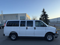 2025 CHEVROLET EXPRESS G3500 LT - 12 Passenger - 6.6 Lit - 8 Cylinder Gasoline engine. White exterio... (image 7)