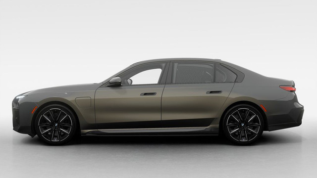 2025 BMW 7 Series 750e xDrive | Privilège | Confort Arrière in Cars & Trucks in City of Montréal - Image 4