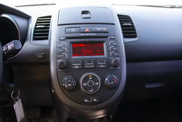 2012 KIA SOUL in Cars & Trucks in Oshawa / Durham Region - Image 6