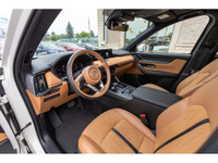 WHAT A GORGEOUS SUV WITH A CLEAN CARFAX AND ONLY ONE PREVIOUS OWNER! - Surround View Camera - Leathe... (image 8)