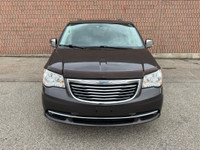 FINANCING AVAILABLE! STOW N GO, LEATHER, PUSH START, REARVIEW CAMERA, ALLOY WHEELS, REAR-SEAT ENTERT... (image 7)