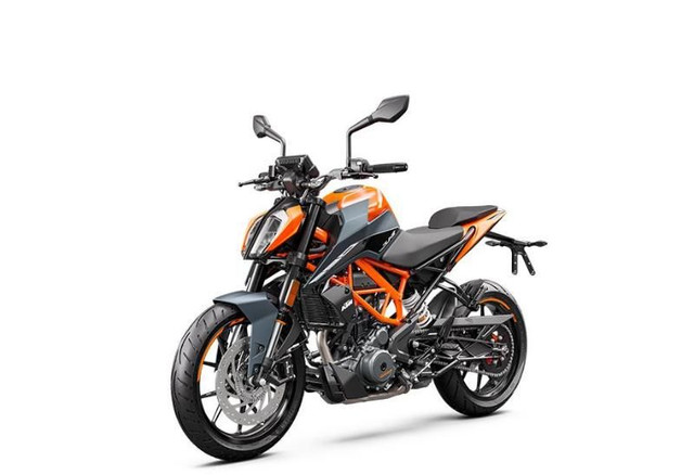 2023 KTM 390 DUKE - Gris in Sport Touring in West Island - Image 2