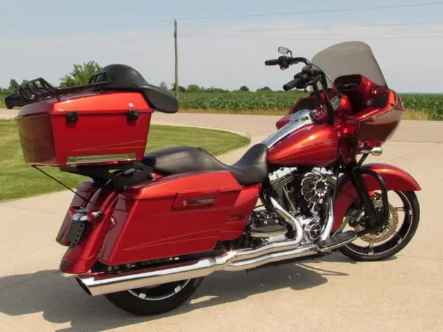 2013 Harley-Davidson FLTRX Road Glide Custom in Sport Touring in Leamington - Image 5