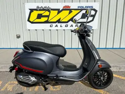 FAUX ALCANTARA SEAT ON VESPA'S SPORTIEST MODEL! 2023 Vespa Sprint 50 SImpeccable sporty pedigree is...